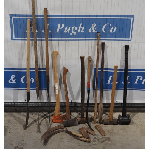 71 - Fencing tools, axes, brushing hooks etc to include Elwell