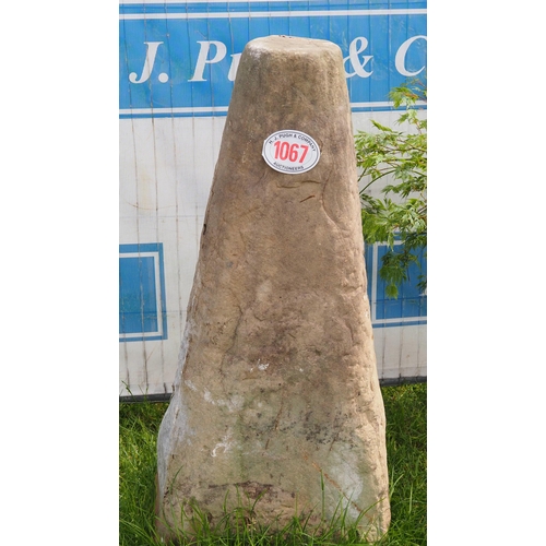 1067 - Staddle stone base 4ft