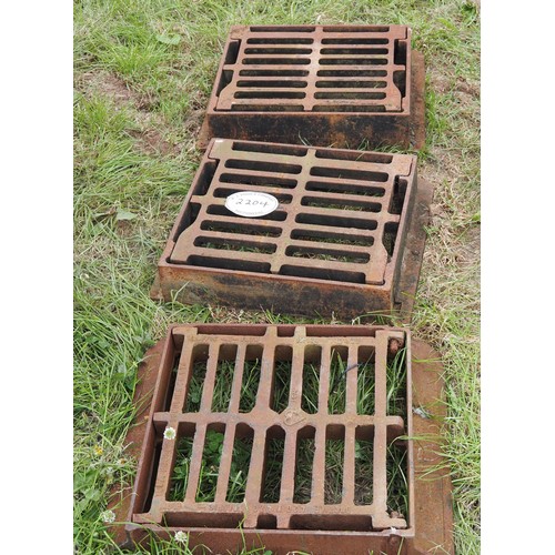 2204 - Drain gratings