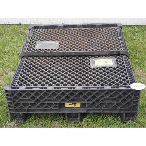 2225 - Plastic folding pallet