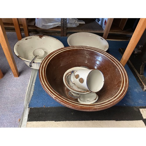 356 - Enamel bowls and glass bowls