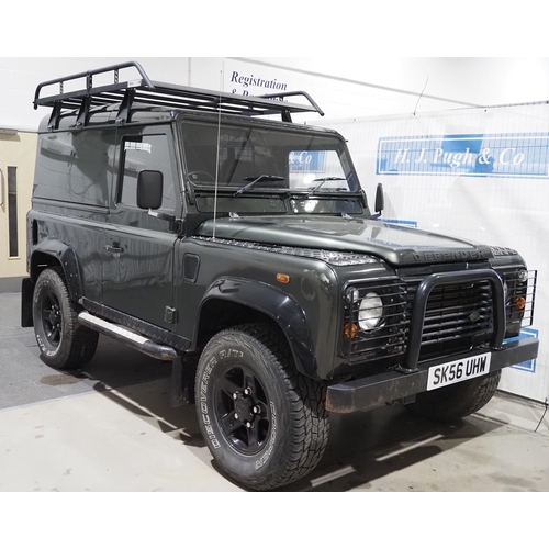 412 - Land Rover Defender 90 TD5. 2495cc. 2006. MOT until 30.05.2023, Runs and drives. Raised and heated s... 