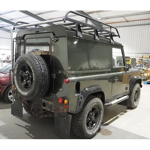 412 - Land Rover Defender 90 TD5. 2495cc. 2006. MOT until 30.05.2023, Runs and drives. Raised and heated s... 