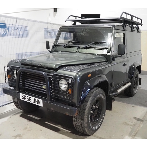 412 - Land Rover Defender 90 TD5. 2495cc. 2006. MOT until 30.05.2023, Runs and drives. Raised and heated s... 