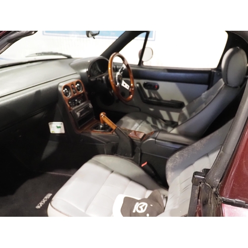 414 - Mazda MX5 Mk1. 1996. 1840cc. Limited edition Merlot, chrome roll bars, solid winter roof. Starts and... 