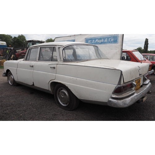 418 - Mercedes 220 Saloon project. 1978. 2l Diesel. Reg. SHW 937S. V5 and keys