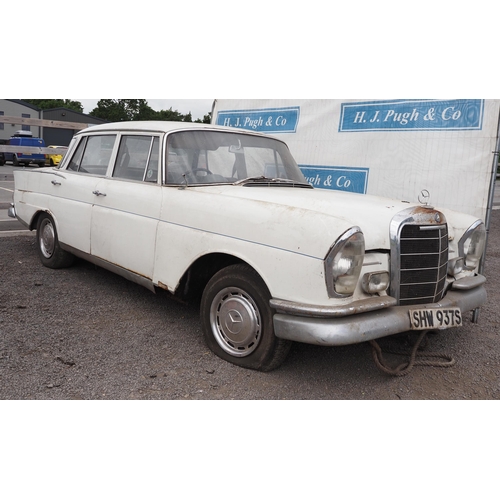 418 - Mercedes 220 Saloon project. 1978. 2l Diesel. Reg. SHW 937S. V5 and keys