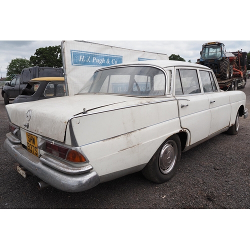 418 - Mercedes 220 Saloon project. 1978. 2l Diesel. Reg. SHW 937S. V5 and keys