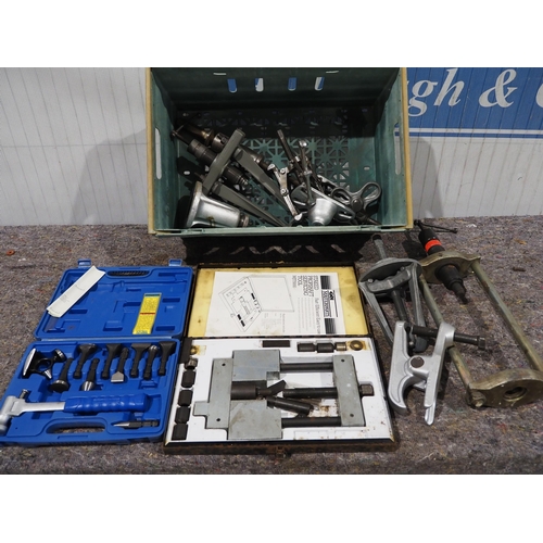 147 - Prop shaft servicing tool and assorted other automotive tools