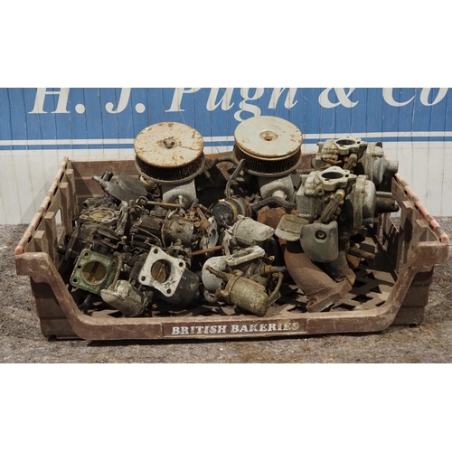 186 - Assorted carburettors including twin Stromberg and twin 50 with pump