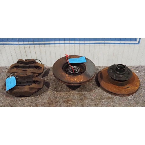 237 - Jaguar XJS brake callipers, discs and pads