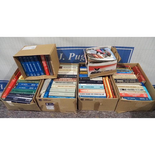 309 - Large quantity of assorted American service manuals