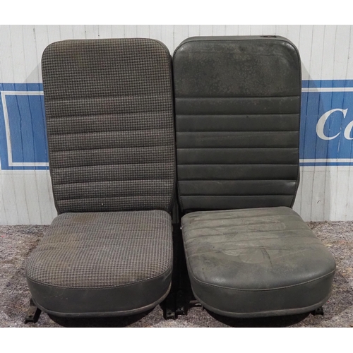 313 - 2- Land Rover Defender rear seats