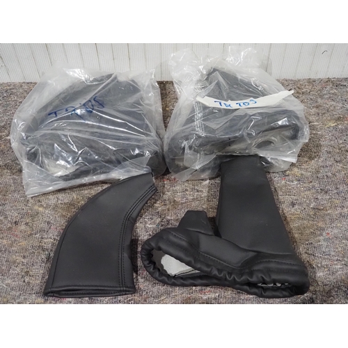 323 - 3- Land Rover TDi/TD5 gearstick and handbrake gaiter sets