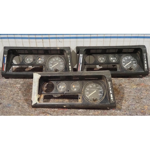 328 - 3- Land Rover instrument panels