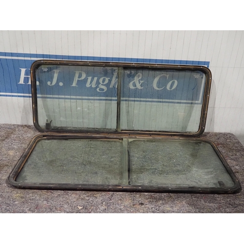 336 - 2- Land Rover rear sliding windows