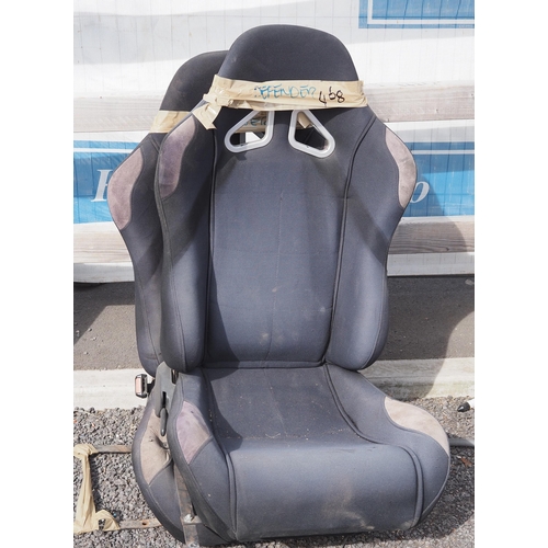 468 - 2- Land Rover Defender bucket seats