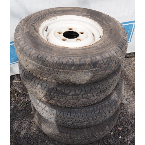 488 - 4- Land Rover wheels and tyres 7.50-R16