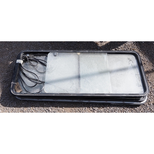 497 - 4 - Land Rover rear sliding windows