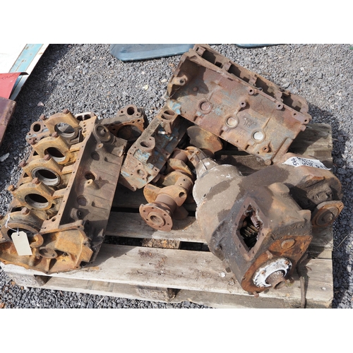 544 - Pontiac 350 engine parts and Chevrolet differential