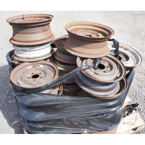 557 - Pallet of assorted American steel wheel rims