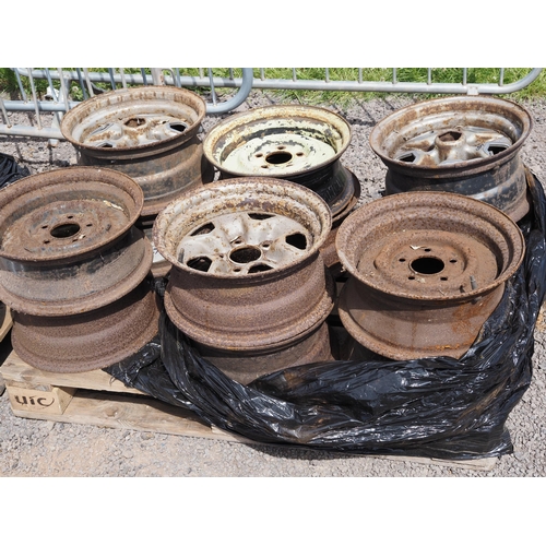 563 - 12- Assorted American steel rims