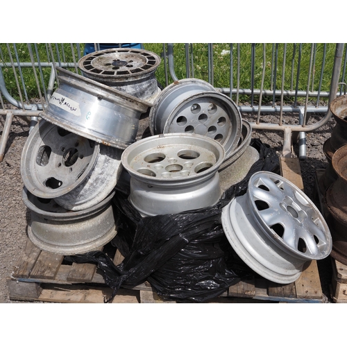 566 - Assorted American steel rims