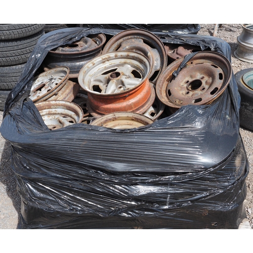 569 - Pallet of assorted American steel rims