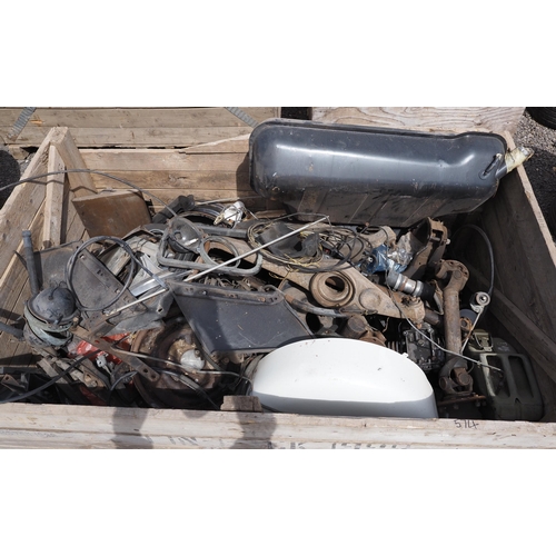 574 - Box of assorted Rover P6 parts