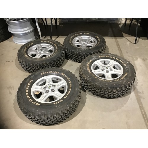 345 - 4- Land Rover alloy wheels and BF Goodrich tyres 235/75/R15