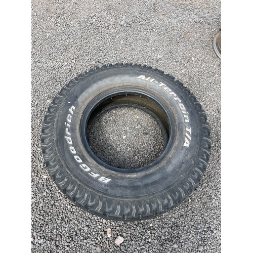 562A - Land Rover tyre