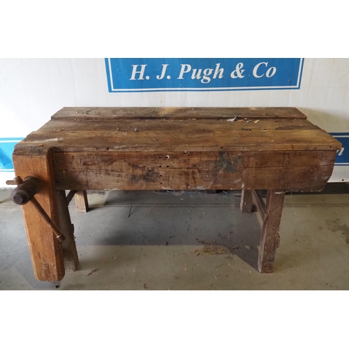 493 - Wooden work bench