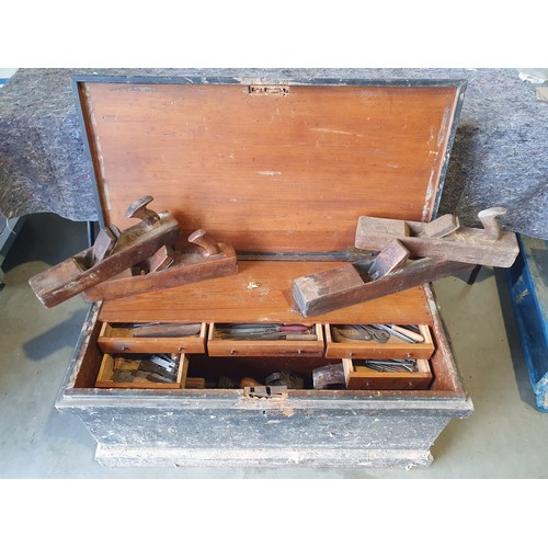 507 - Carpenters tool chest and contents of block planes, moulding planes and other woodworking tools.