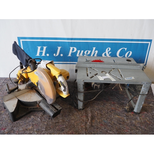 518 - Mitre saw and small saw table