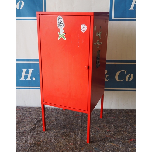 523 - Red tool cabinet