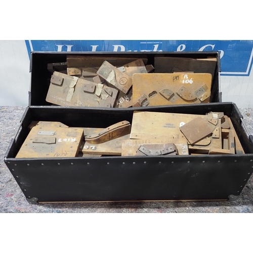 572 - Quantity of assorted aeroplane pipe bending jigs