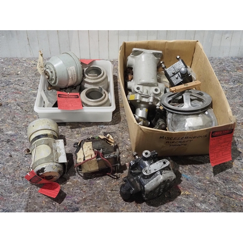 582 - Assorted model aircraft parts, to include clutch, accumulator, gearbox parts etc.