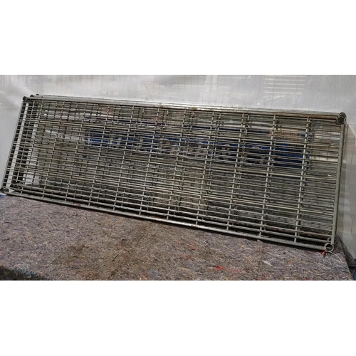 584 - 3- Mesh metal shelves