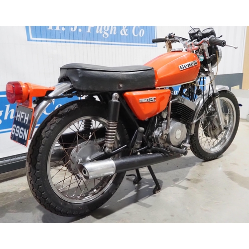 722 - Benelli 250cc motorcycle. 250cc. 1975. Runs and rides. Reg. HFH 696N. V5 and keys