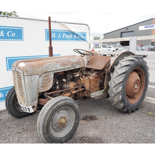 1315 - Ferguson Grey and Gold tractor. 1957. One owner, barn find. Runs and drives. S.N SKM38089. reg. FSU ... 