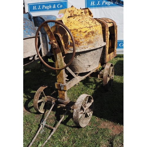 1567 - Concrete mixer, working order, diesel