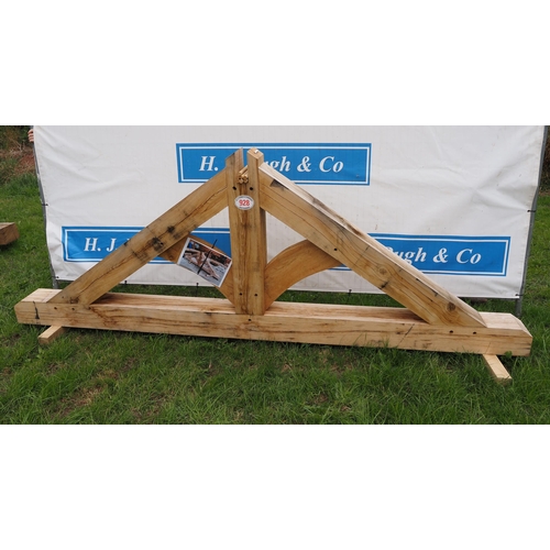 928 - Oak roof truss 3.2mx1.15 high