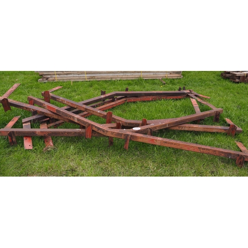 933 - Steel roof trusses 3.6m wide -7 and purlins 4.4mx160x75 -24