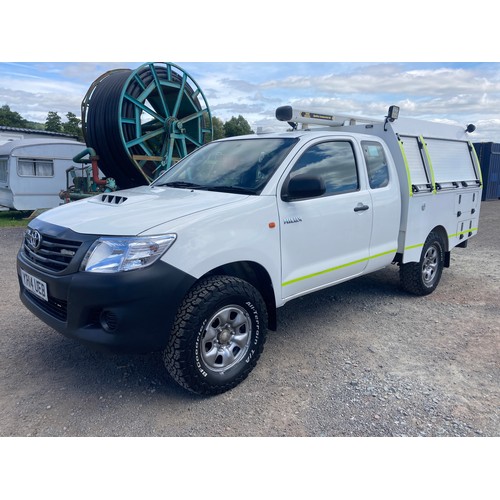 1326 - Toyota Hilux extra cab utility pickup. 2014. 12 months MOT. Uprated air suspension on rear for towin... 