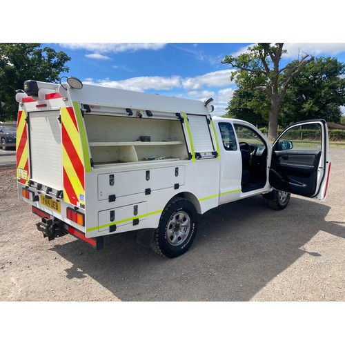 1326 - Toyota Hilux extra cab utility pickup. 2014. 12 months MOT. Uprated air suspension on rear for towin... 