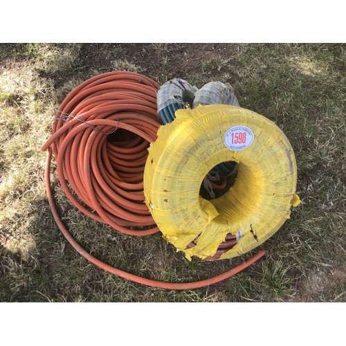 1598 - Various hoses