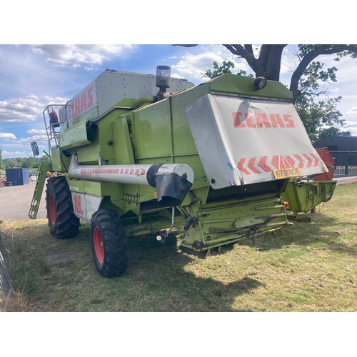 1320 - Class Dominator 118 combine. Straight off farm, coupled to 17ft header. 2788 hours. C/w log book. Da... 