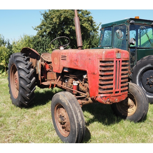 435 - International B250 tractor. 1957. Diesel. Good rear tyres. SN-7919. Reg. USL167. V5 Applied for