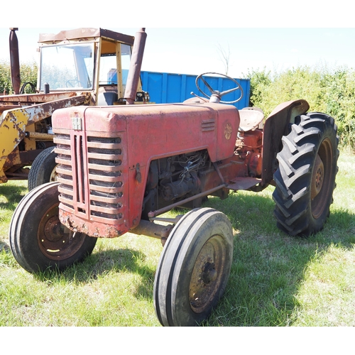 435 - International B250 tractor. 1957. Diesel. Good rear tyres. SN-7919. Reg. USL167. V5 Applied for