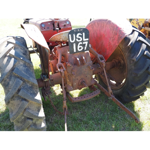 435 - International B250 tractor. 1957. Diesel. Good rear tyres. SN-7919. Reg. USL167. V5 Applied for